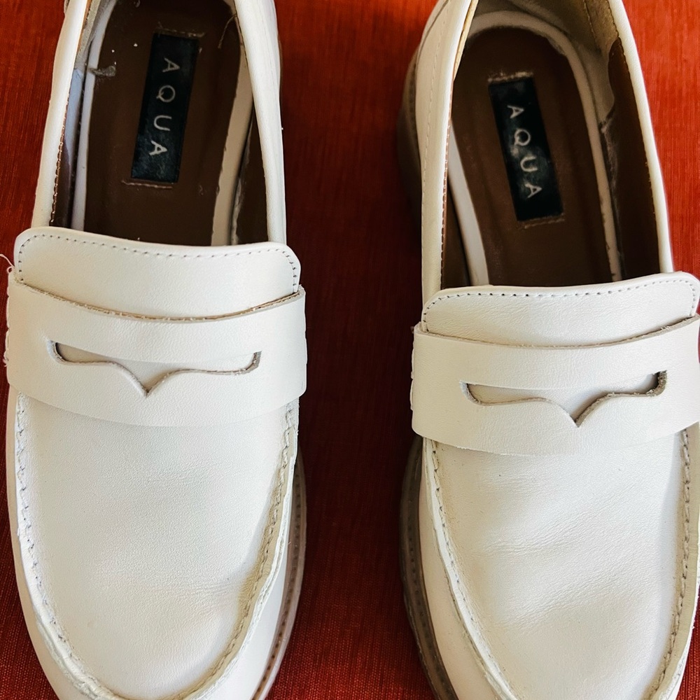 Aqua women’s Off-White Slip-On Loafers